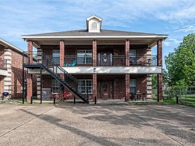 Foto del edificio - 4/4 Duplex Near Baylor!