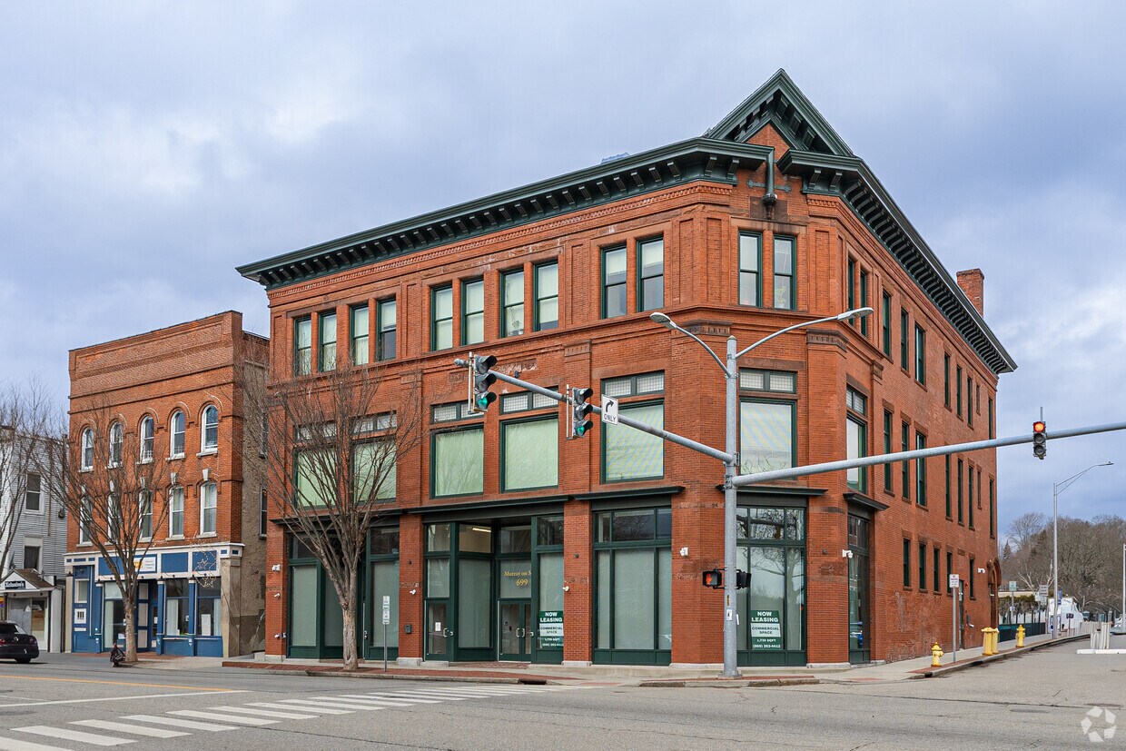Building Photo - Murray on Main