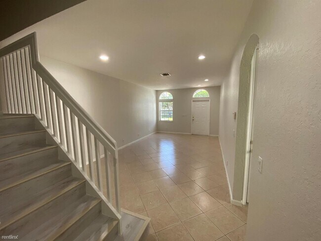 Foto del edificio - 4 br, 3.5 bath Condo - 4456 Regal Ct