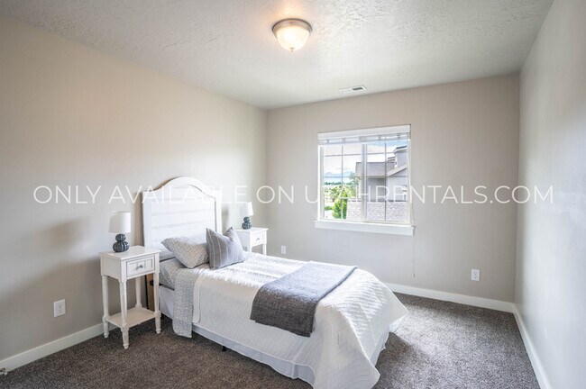 Foto del edificio - 1906 N Geneva Rd