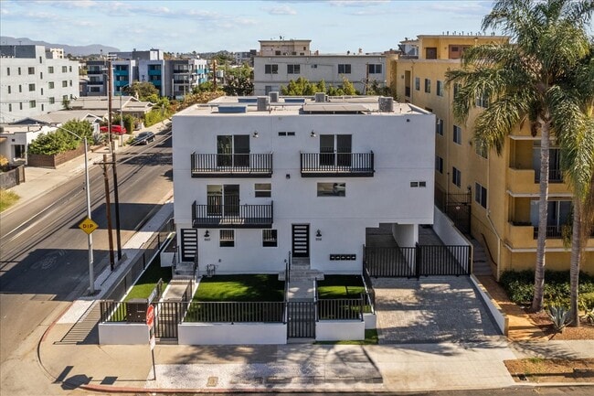 Foto del edificio - 860 N Hudson Ave