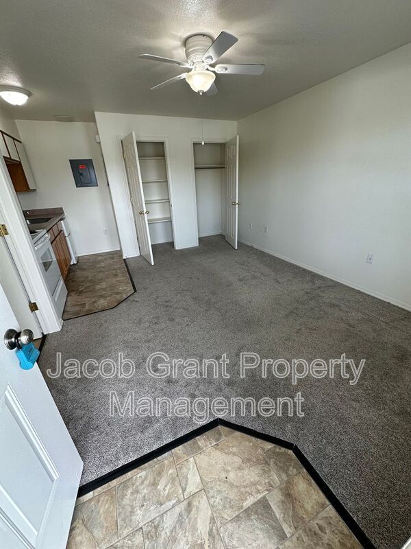 Foto del edificio - 1378 Curlew Ave