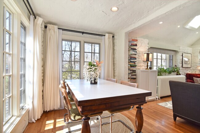 Foto del edificio - 116 Potter Rd