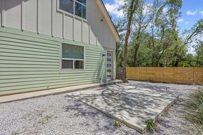 Building Photo - 4805 Santa Anna St