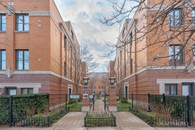 Primary Photo - 1117 W Monroe St