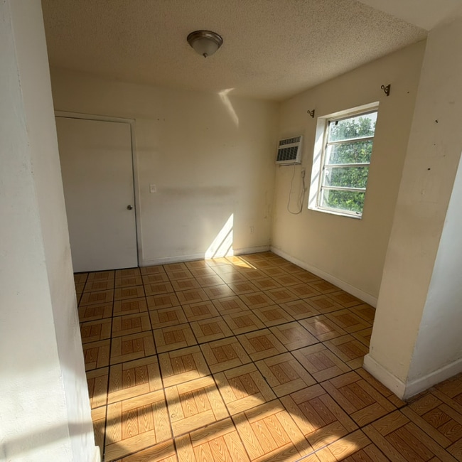 Building Photo - 1716 SW 11th St