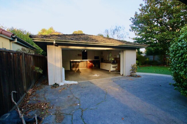 Building Photo - 1751 Newell Rd