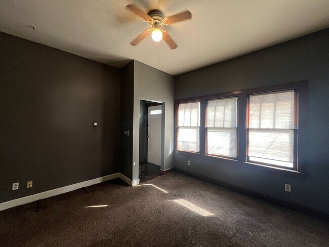 Building Photo - 847 Jason Ave