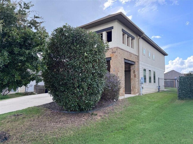 Building Photo - 321 Callahan Ln