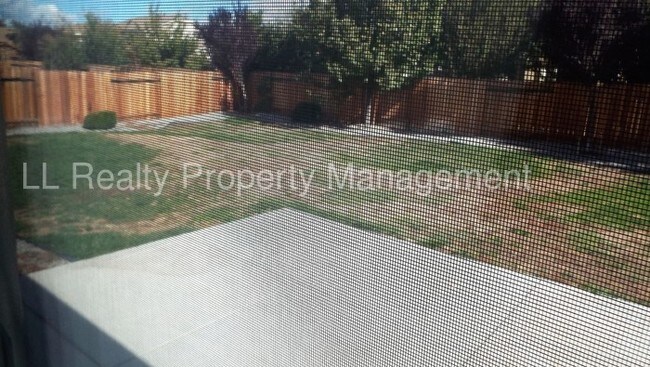Building Photo - Home located in the Autumn Winds Subdivision