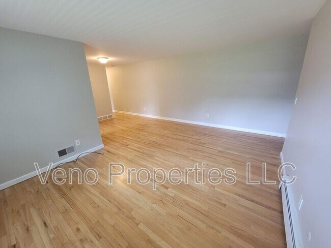 Foto del edificio - 9/11/13-13 Village Dr