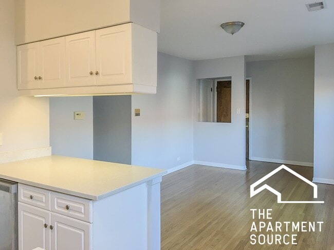 Photo - 3710 N Sheffield Ave Apartment