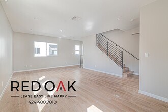 Building Photo - 4506 Esmeralda St