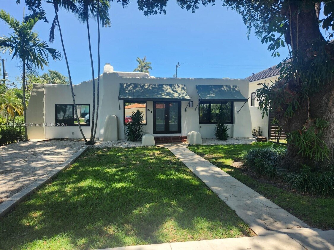 Foto principal - 241 Palmetto Dr