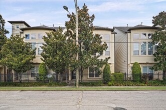 Building Photo - 2923 Pease St