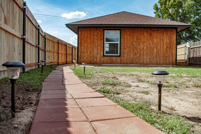 Front walkway with privacy fence - 130 N Keystone Dr
