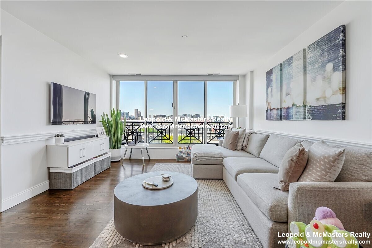 Foto principal - 540 E Broadway