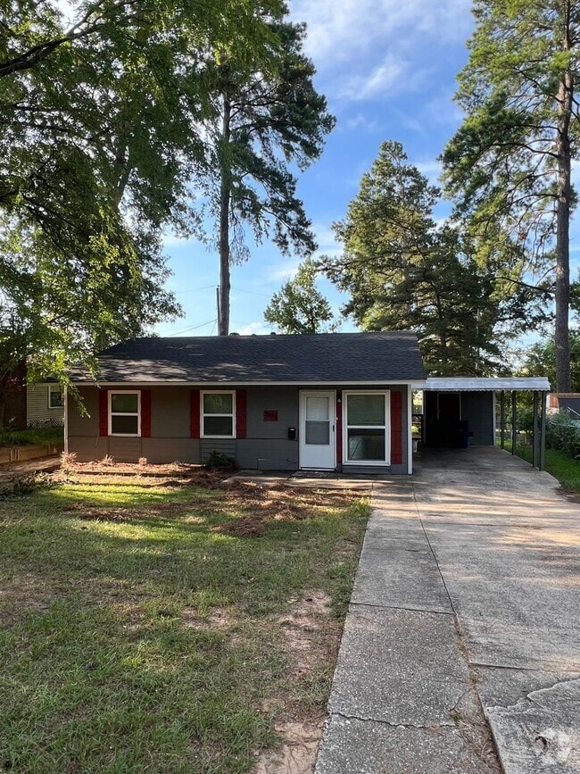 Building Photo - 2825 Smithfield Rd