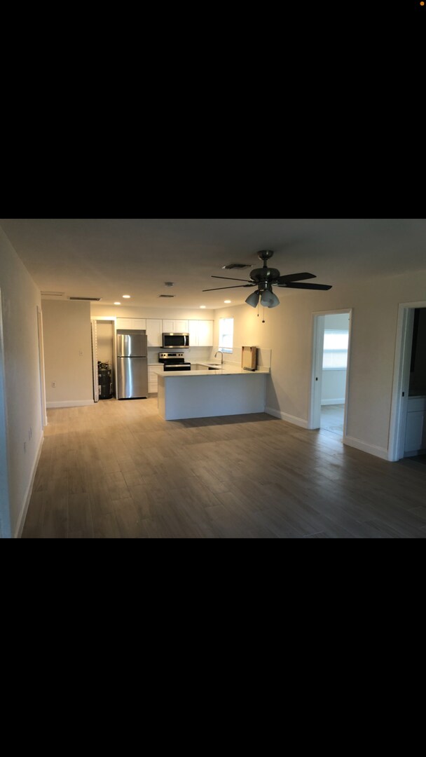 Foto del edificio - PERFECT LOCATION***ANNUAL/7 MONTH MINIMUM ...