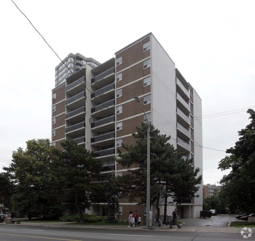 Building Photo - 4875 Dundas St W