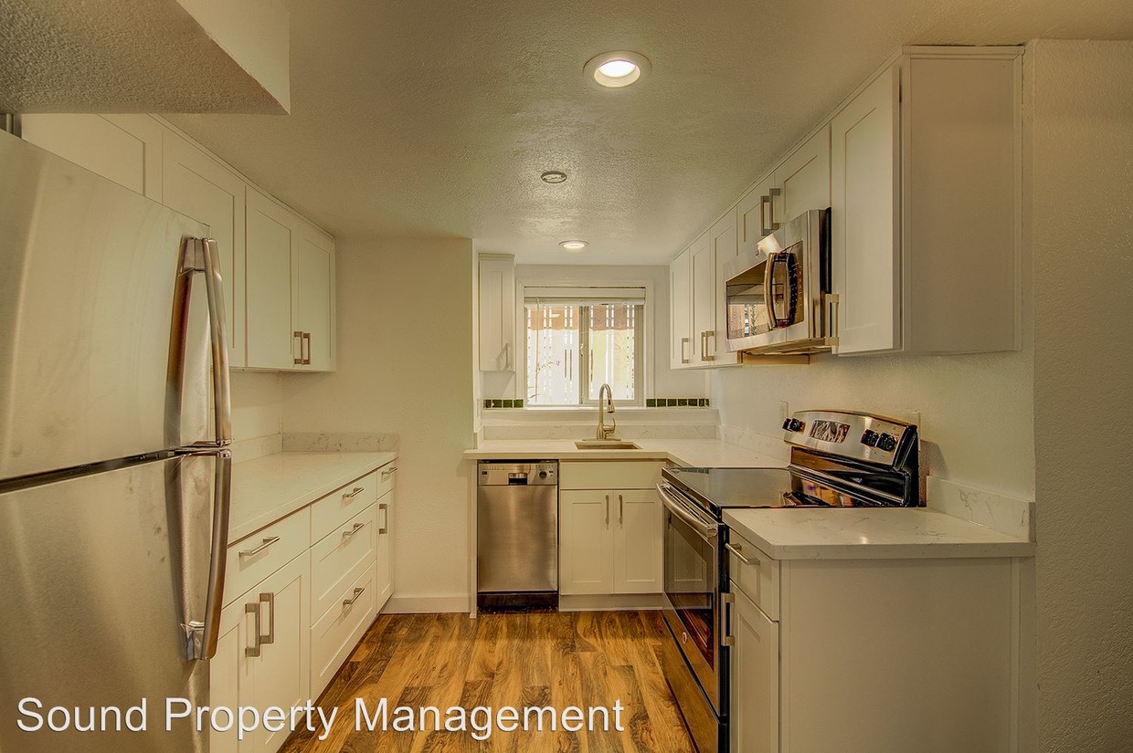 Primary Photo - 512 N 79th St
