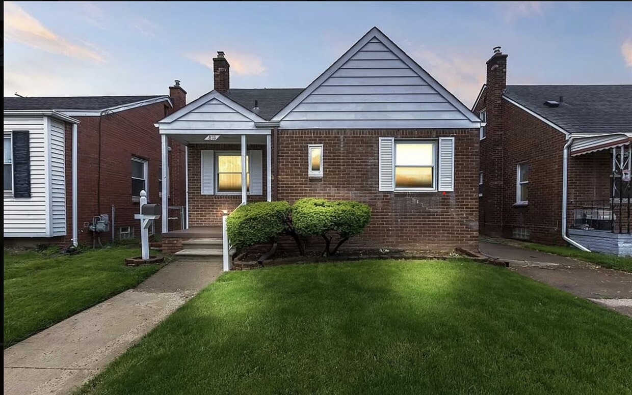 Primary Photo - 811 White Ave