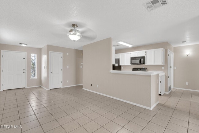 Building Photo - 12163 Tower View Dr