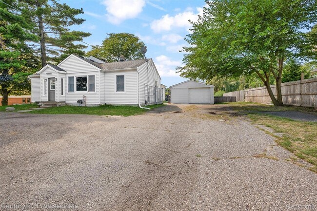 Building Photo - 3621 Livernois Rd