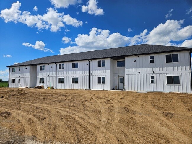 Building Photo - SunHill Lake Norden