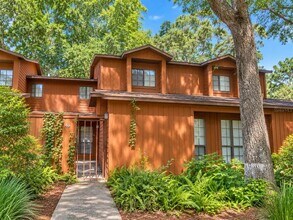 Building Photo - 900 SW 62nd Blvd