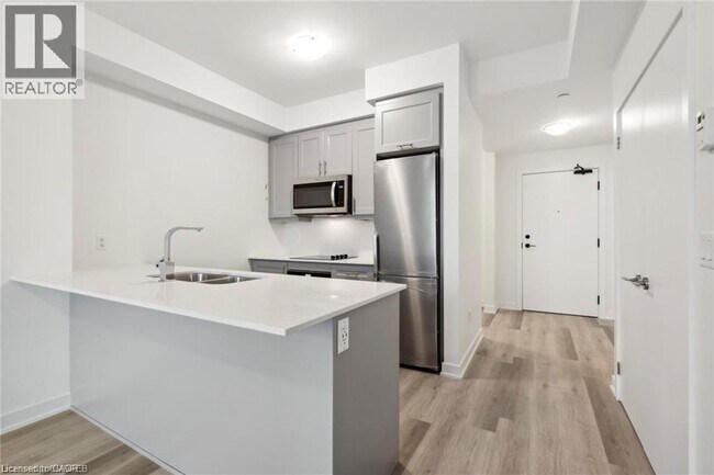 Photo du bâtiment - 417 N Service Rd