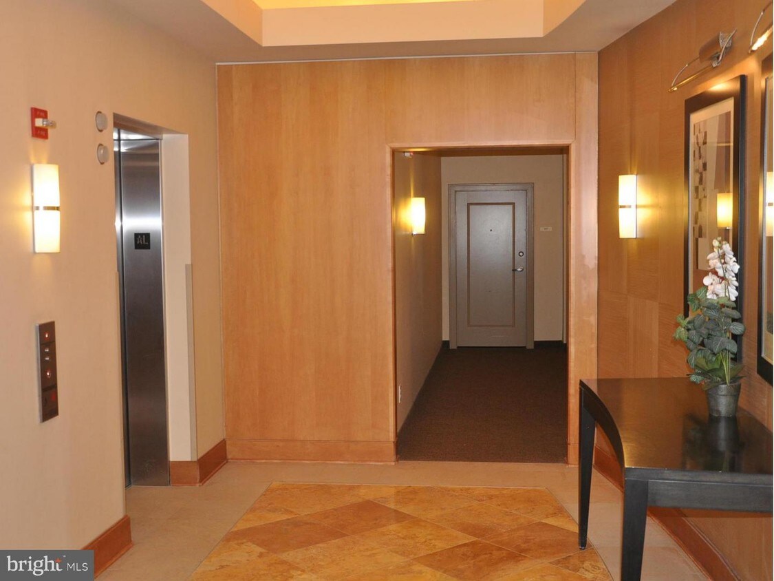 Primary Photo - 350 G St SW