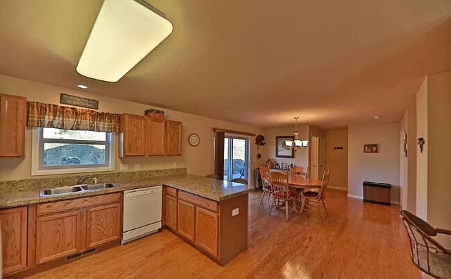 Building Photo - 1009 Forrest Dr