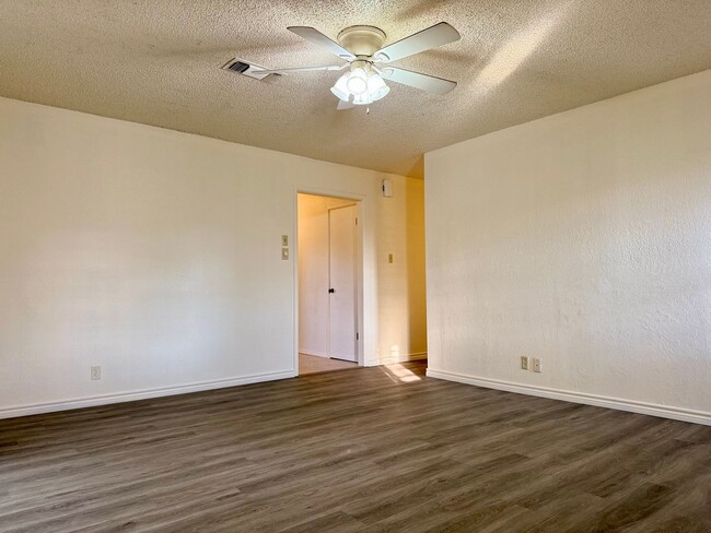 Building Photo - 2213 Culver Dr
