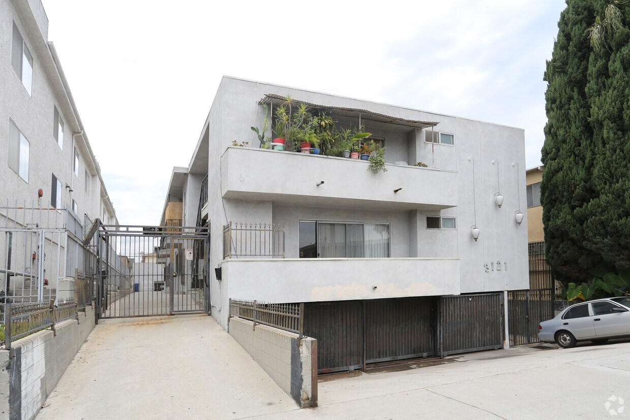 Foto del edificio - 3121 S Canfield Ave