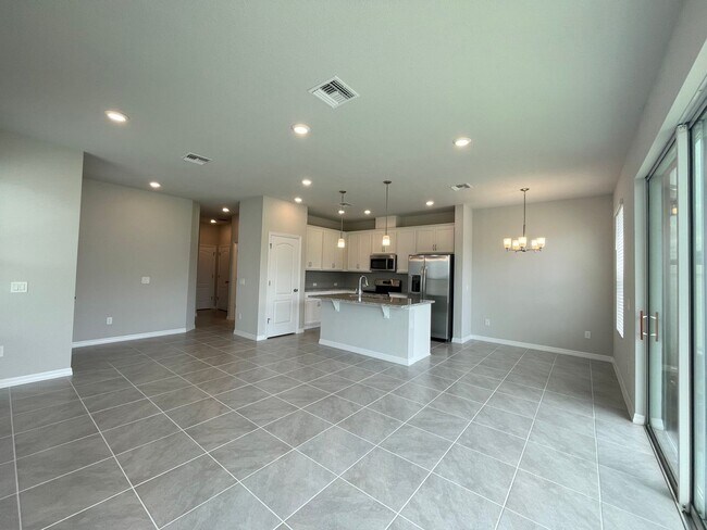 Foto del edificio - 4 Bedroom, 3 Bathroom Corner Unit Town Home!