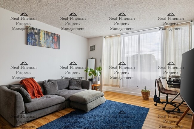 Foto del edificio - Unfurnished  1 Bed / 1 Bath Condo. 1 assigned covered parking stall. Rent Includes: AC Central, C...