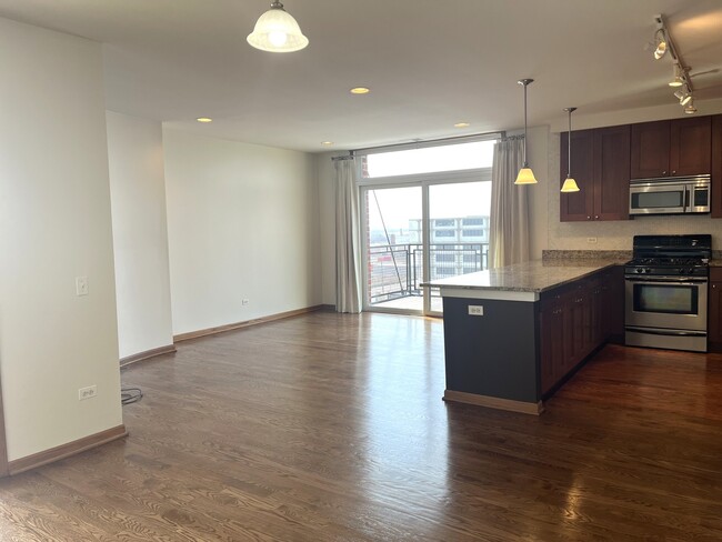 Building Photo - 974 W 35th Pl