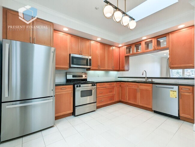 Foto del edificio - 3 br, 2 bath House - 2190 Fell Street