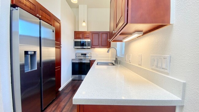 Foto del edificio - Remodeled back House with Large & Sunny Deck