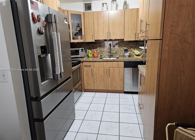 Building Photo - 551 SW 135th Ave