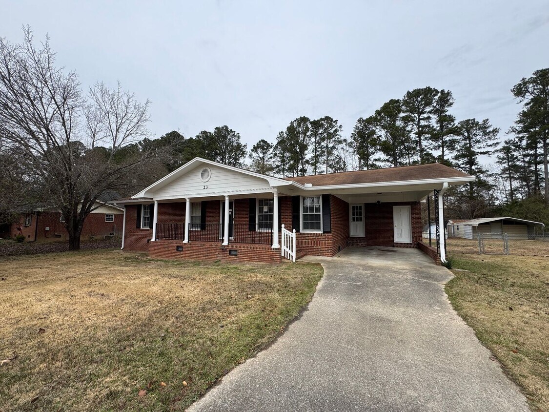 Foto principal - Nice 3/1.5 Brick House in Armuchee- $1,495