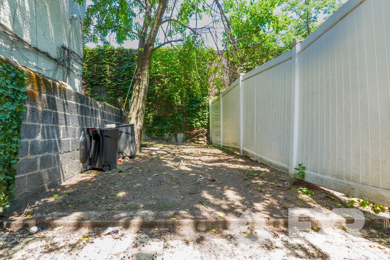 Primary Photo - 305 Clarkson Ave