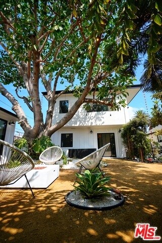 Foto principal - 319 1/2 Vernon Ave #B