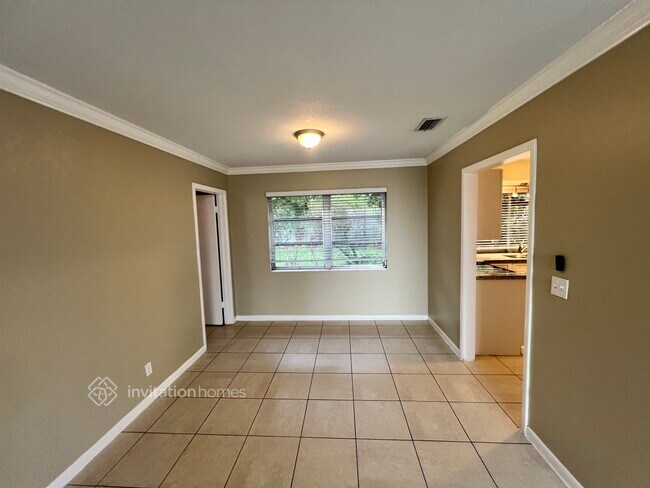 Building Photo - 10176 Dasheen Ave