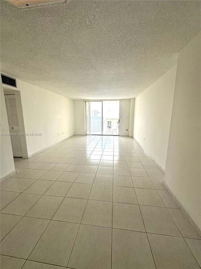 Foto del edificio - 4675 W 18th Ct