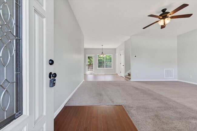 Foto del edificio - Pet Friendly Three Bedroom!