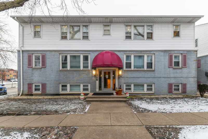 9447 Kelvin Ln Unit 2295, Schiller Park, IL 60176 Condo for Rent in