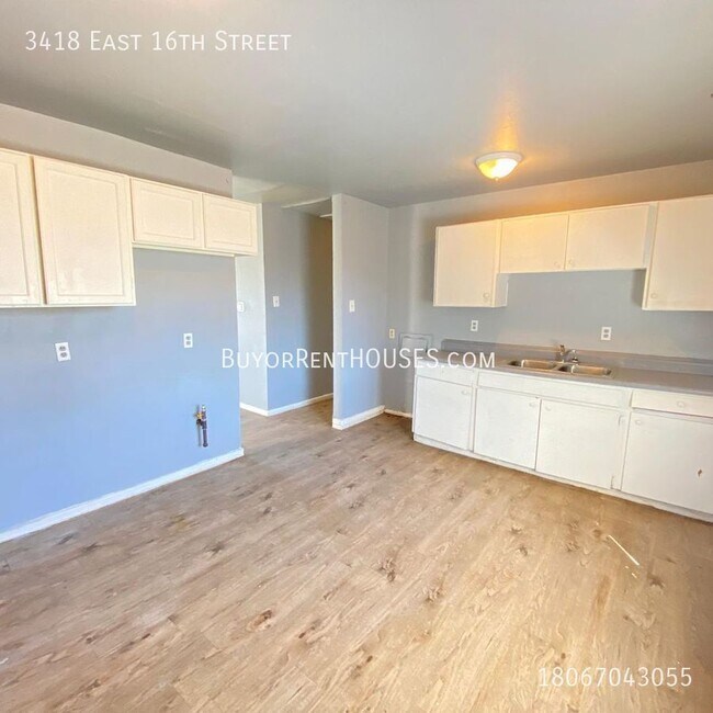 Foto del edificio - 3418 E 16th St