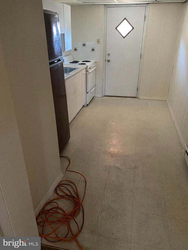 Foto del edificio - 1300 E Weaver St